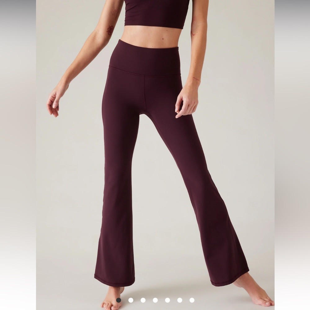 XS Athleta Elation Flare Pant in Spiced Cabernet